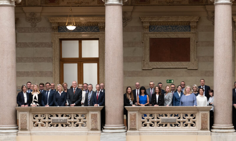  Illustration: Richterinnen und Richter